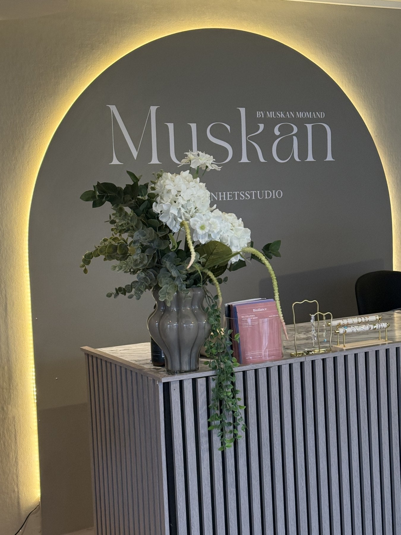 Resepsjonen i Muskan Skjønnhetsstudio